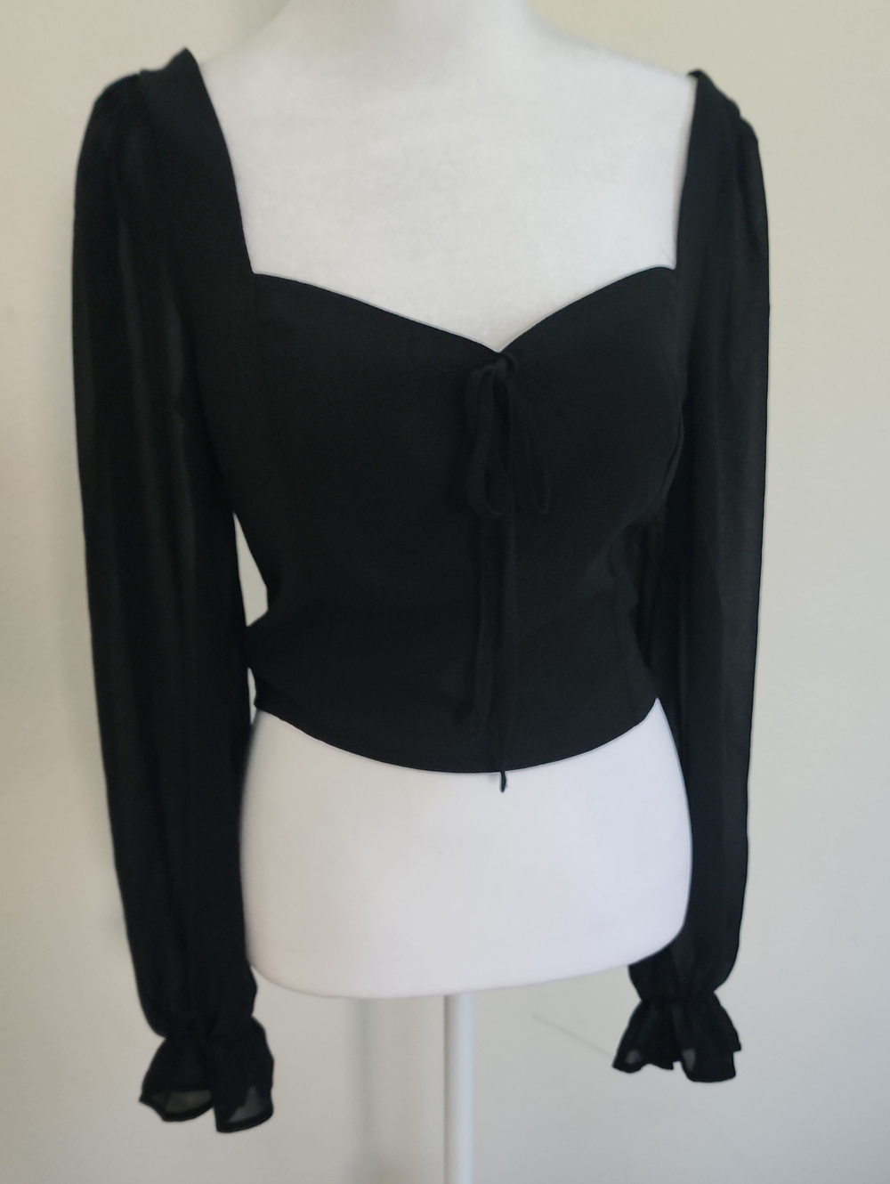 Forever 21 Black Sweetheart Tie-Front Long-Sleeve Blouse
